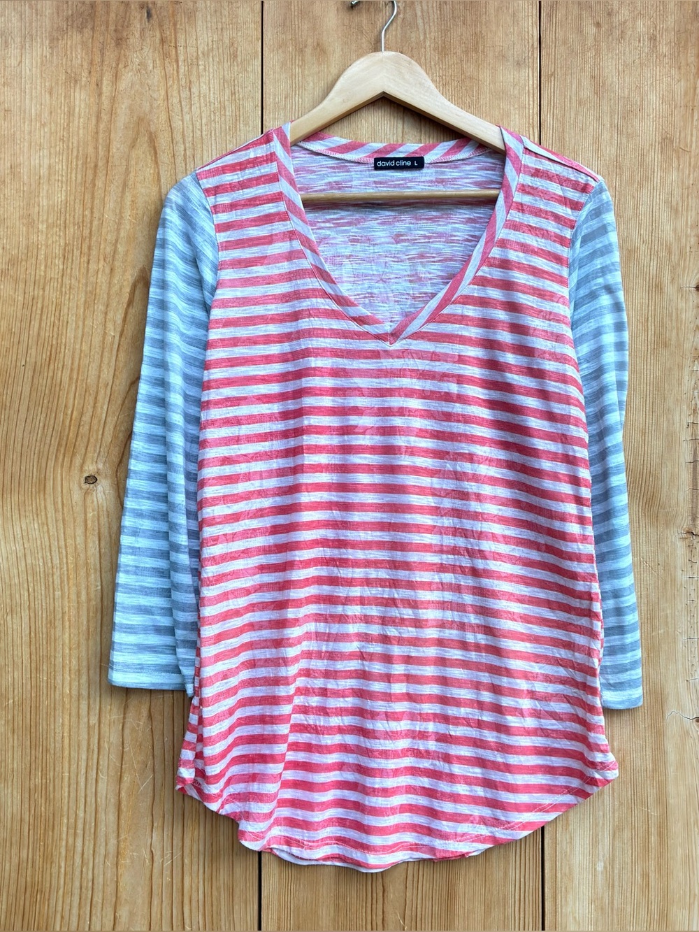 David Cline Striped V-Neck Tee Shirt Sz Large